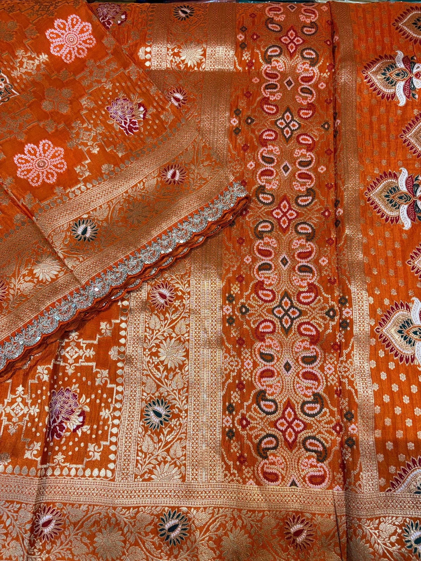 BANARASI GHARCHOLA SAREES
WITH LACE BORDER