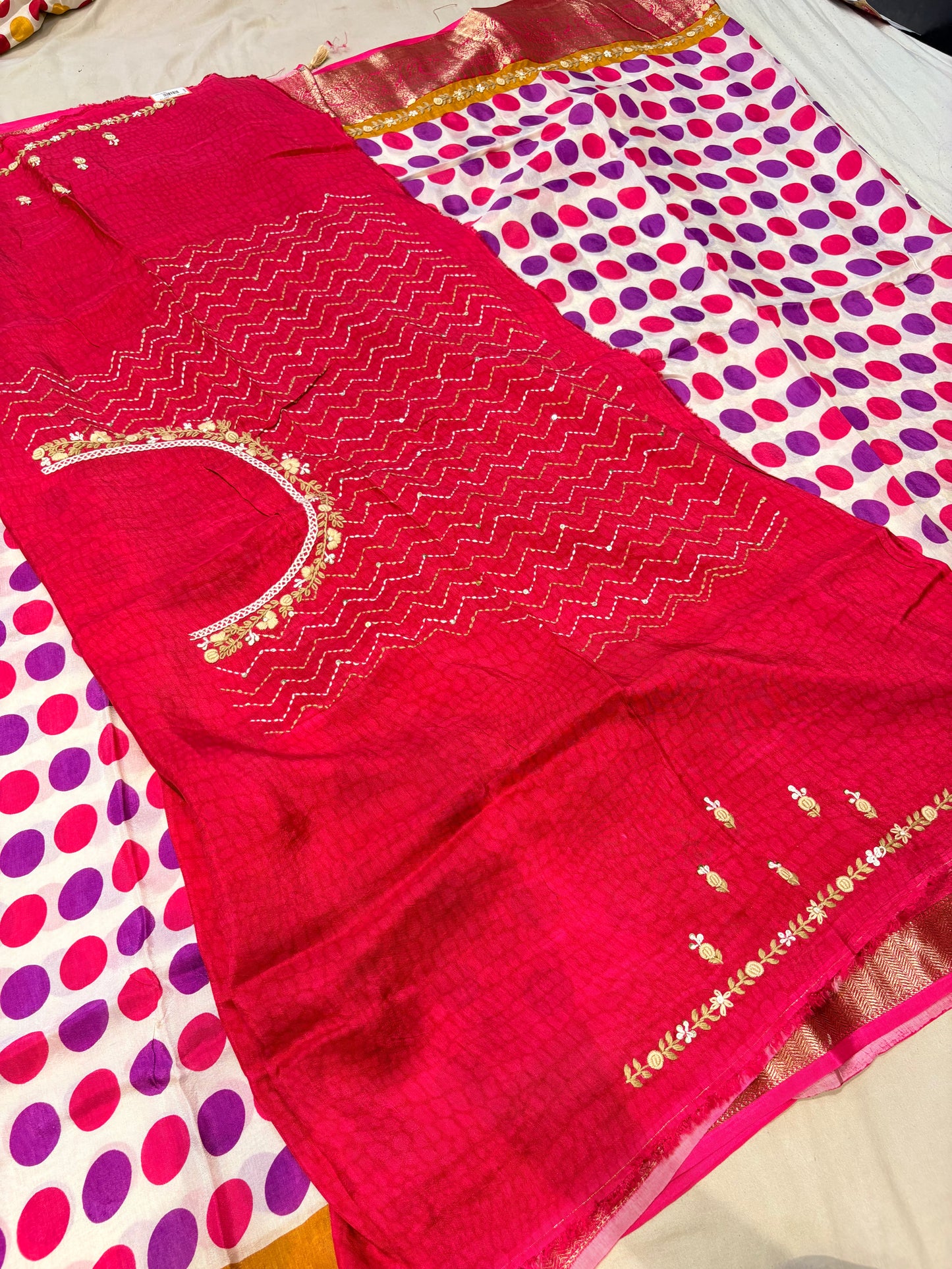 PREMIUM MOUNGA SILK SAREE WITH PRINTED POLKA DOTS & FRENCH KNOT