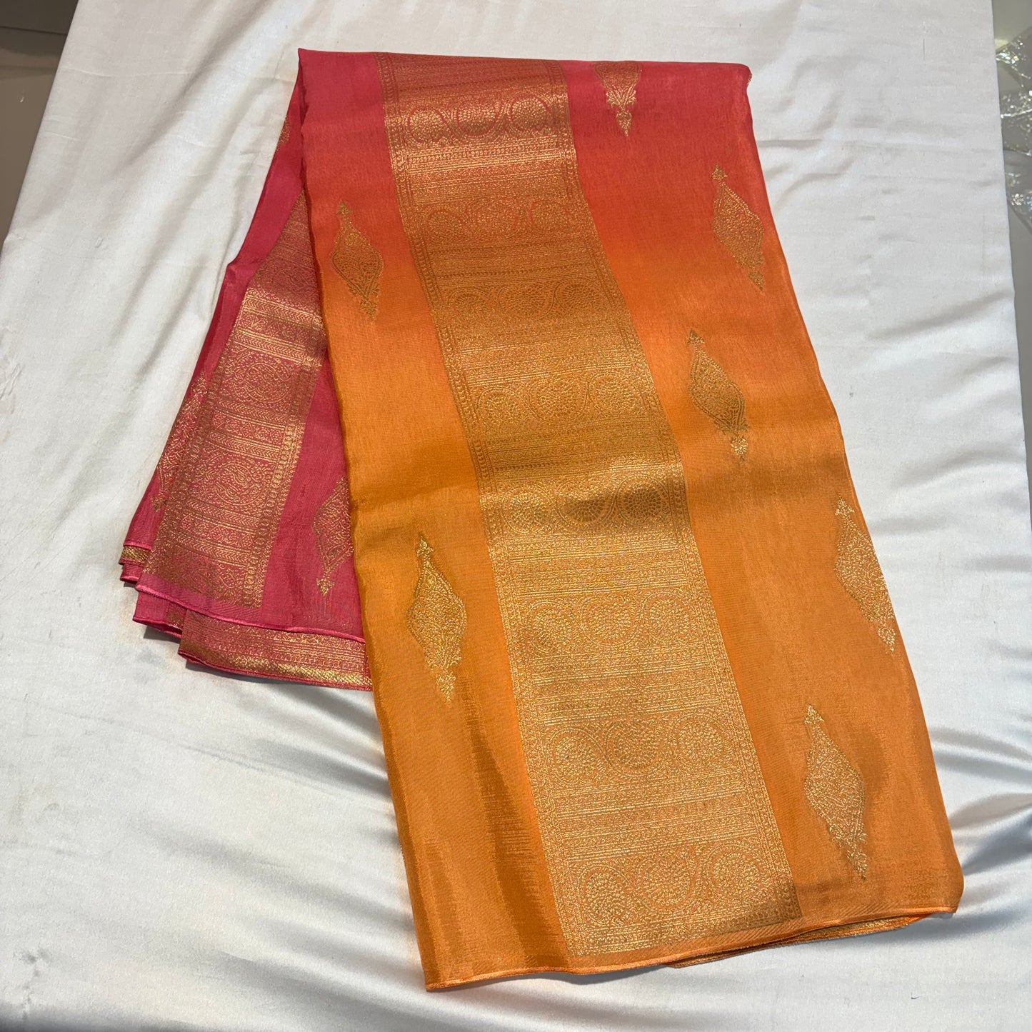 Mounga silk saree in dual shade