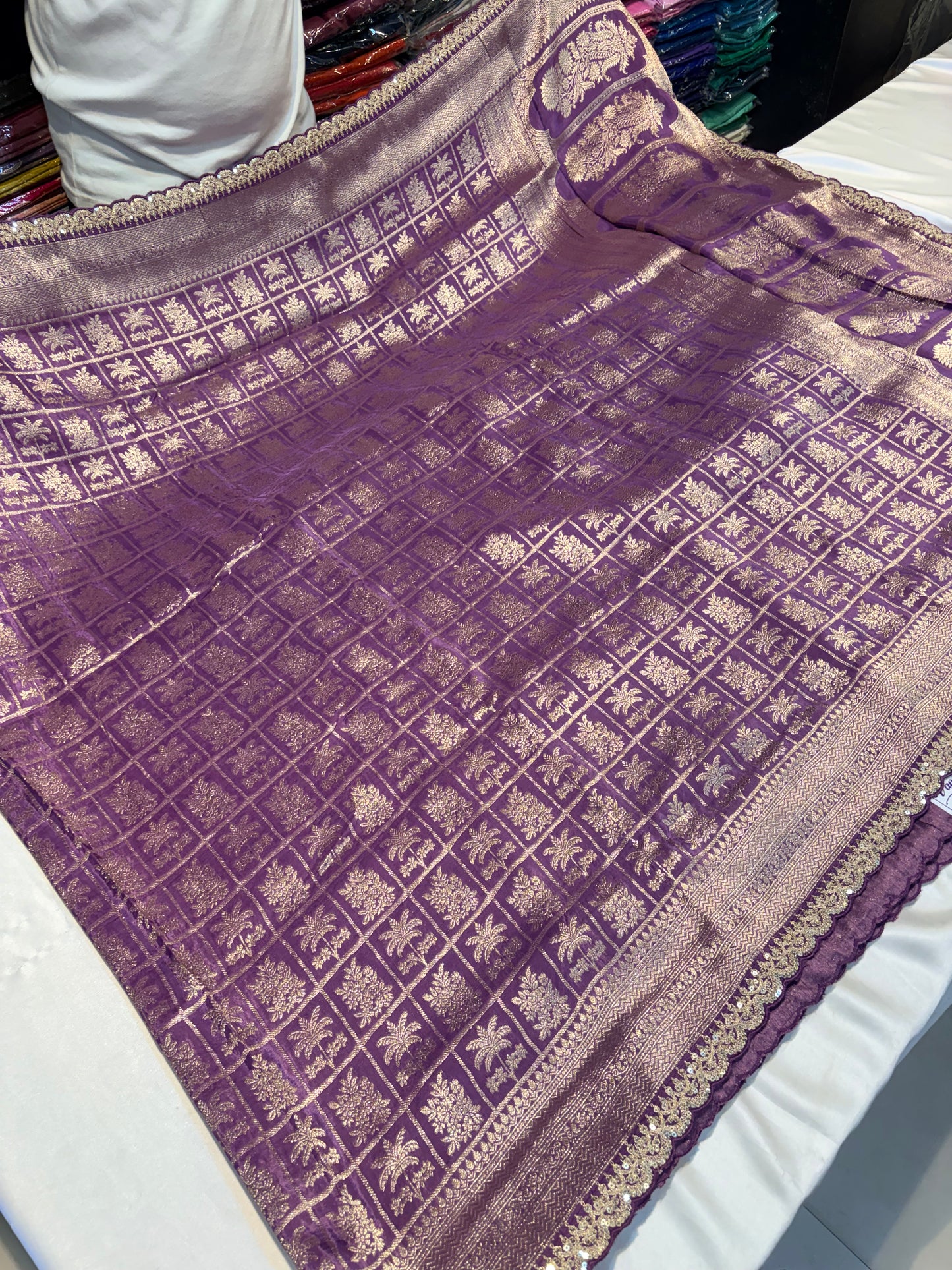 BROCADE KANCHI SILK SAREE WITH SCALLOP BORDER