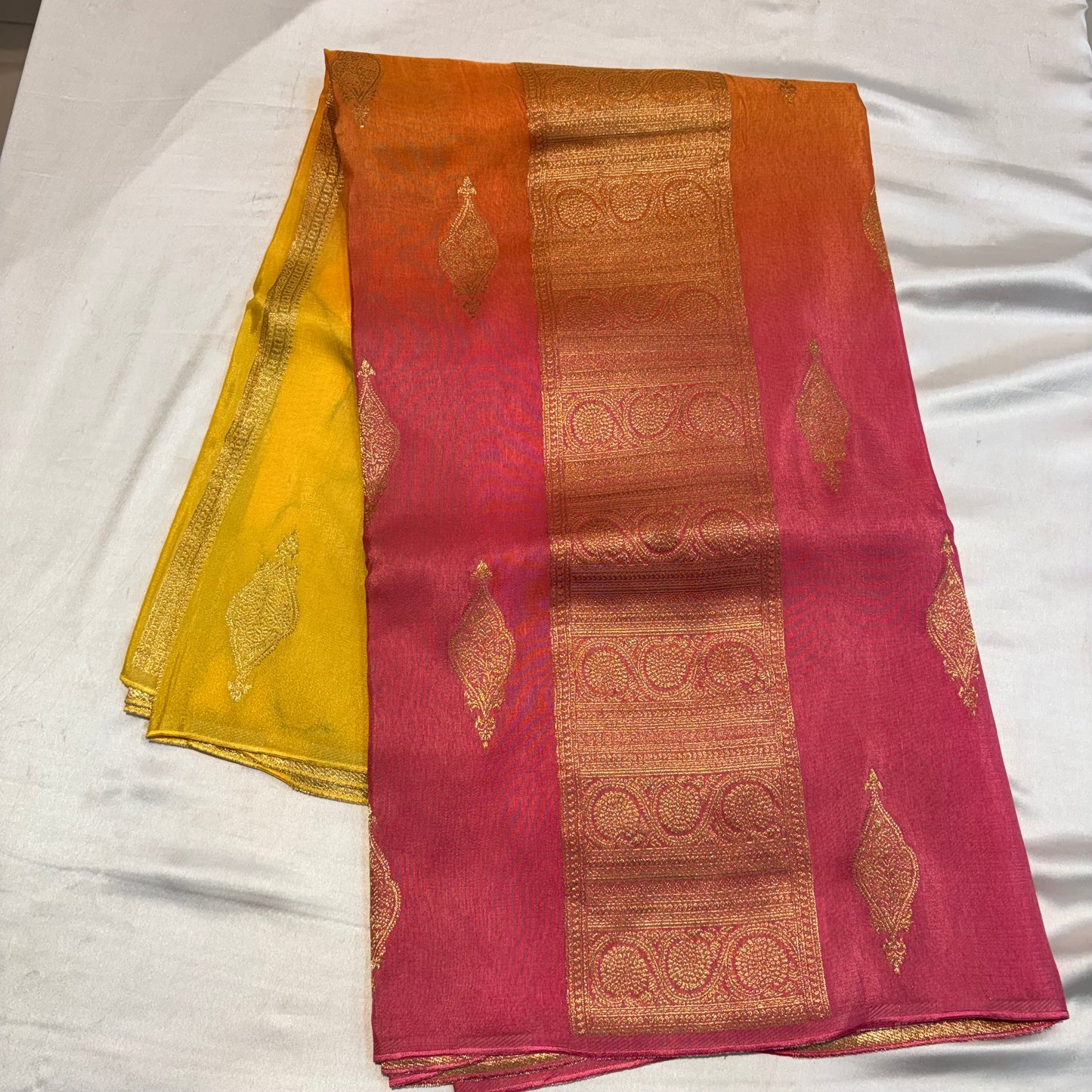 Mounga silk saree in dual shade