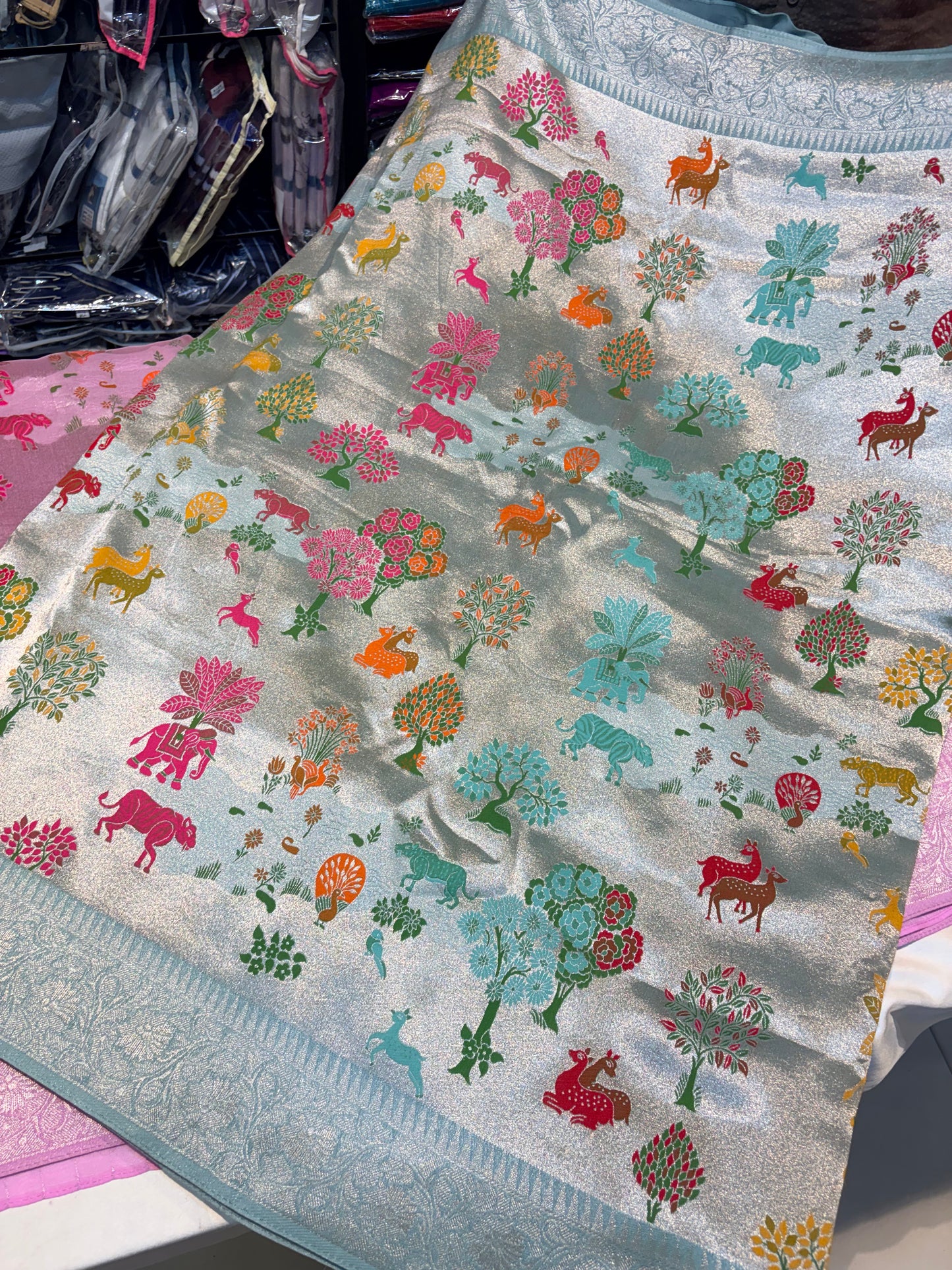 PREMIUM BRACADE MEENA MOUNGA SILK