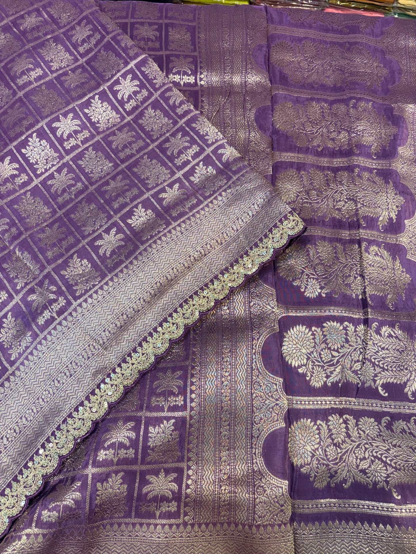 BROCADE KANCHI SILK SAREE WITH SCALLOP BORDER