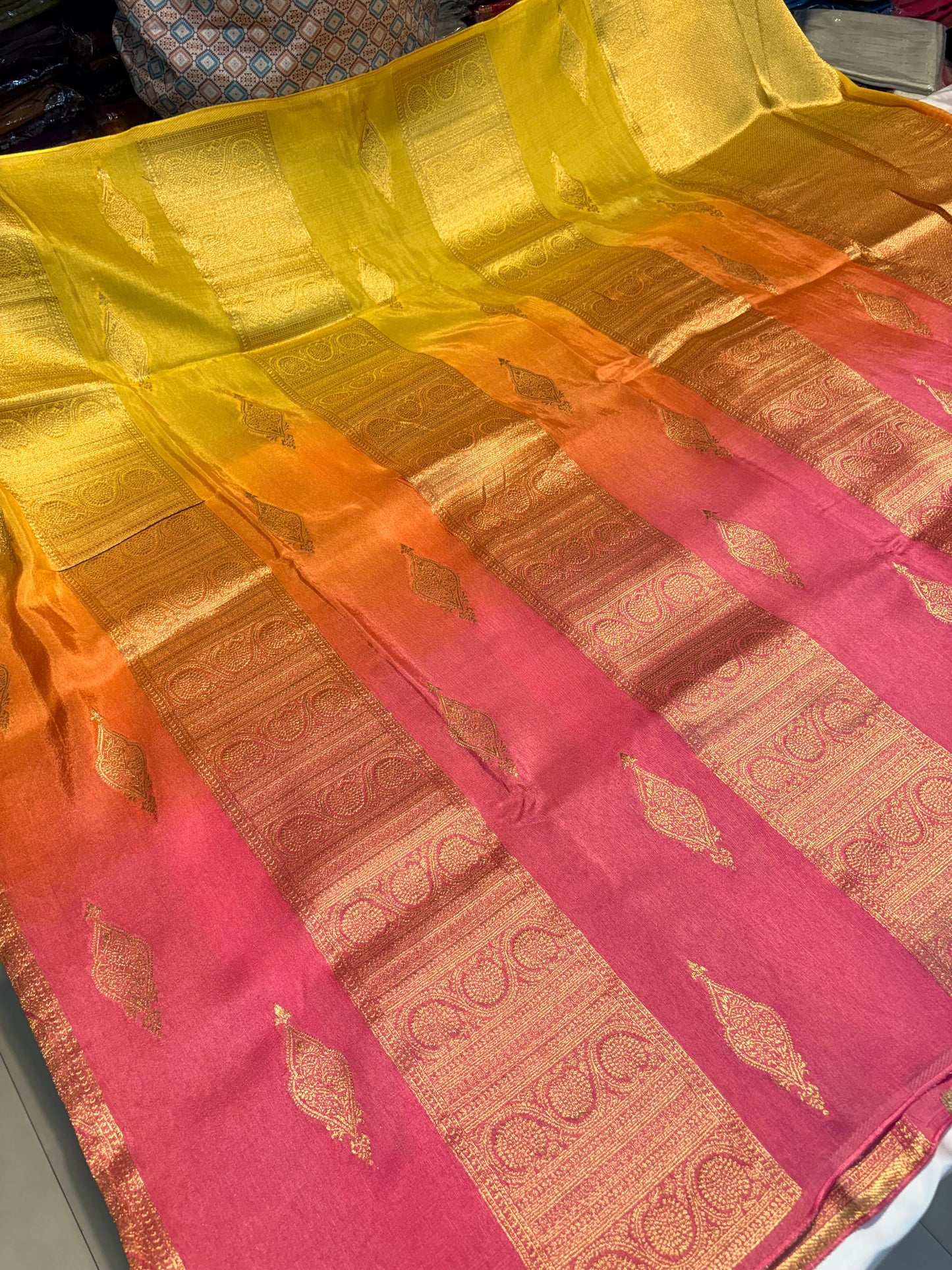 Mounga silk saree in dual shade