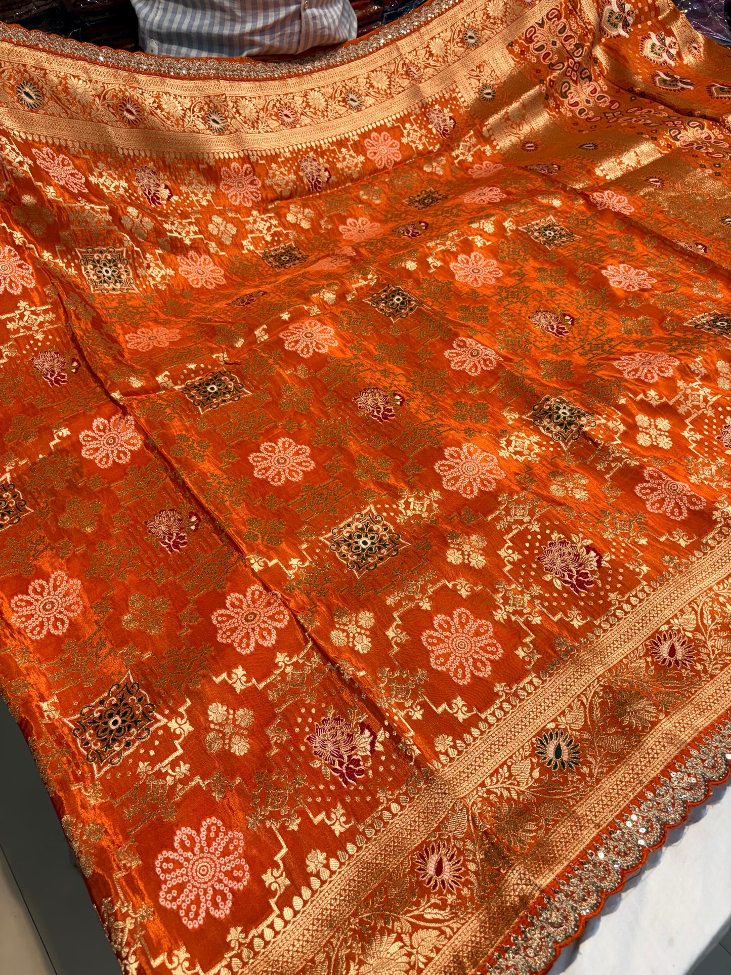 BANARASI GHARCHOLA SAREES
WITH LACE BORDER