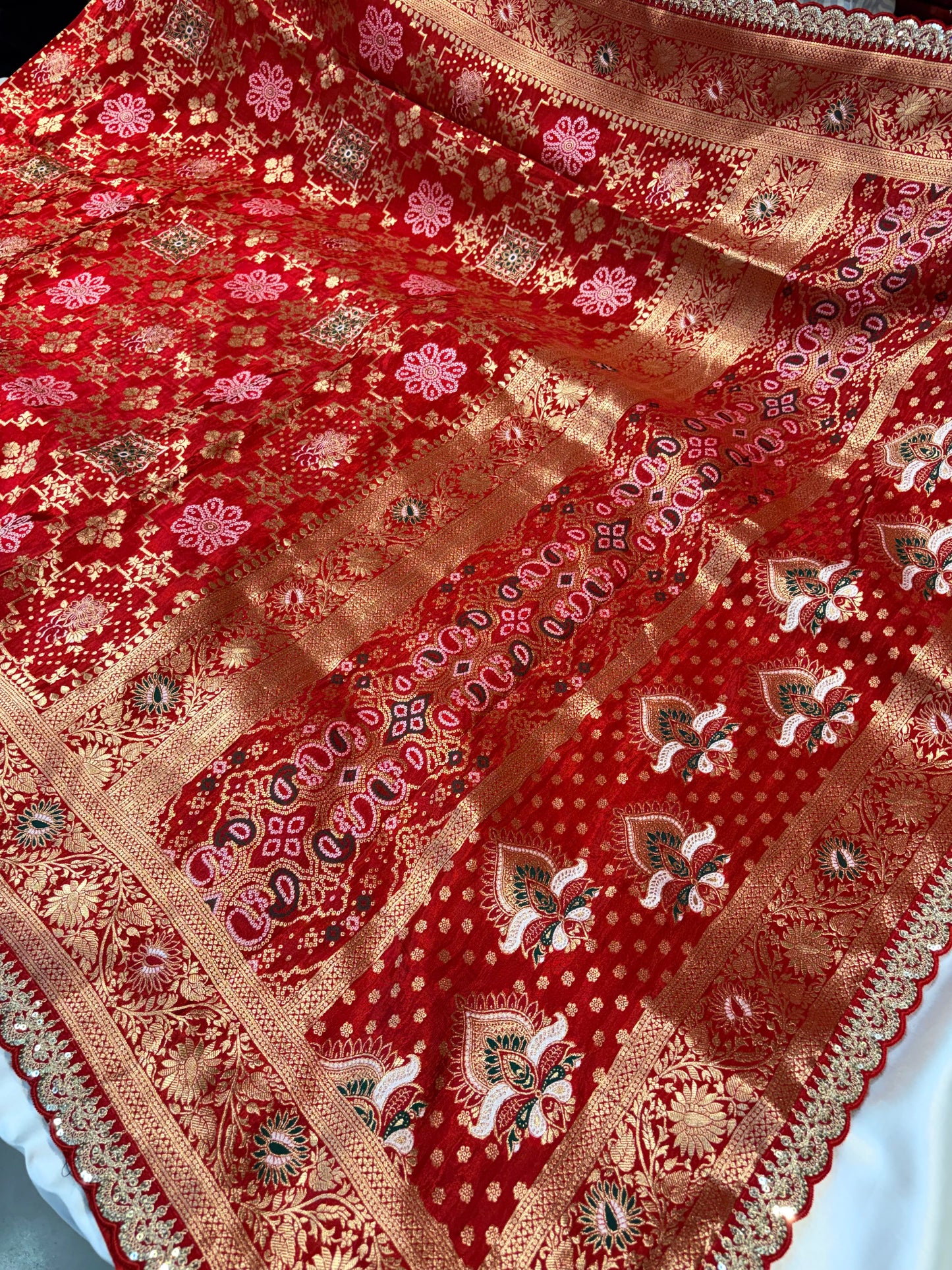 BANARASI GHARCHOLA SAREES
WITH LACE BORDER