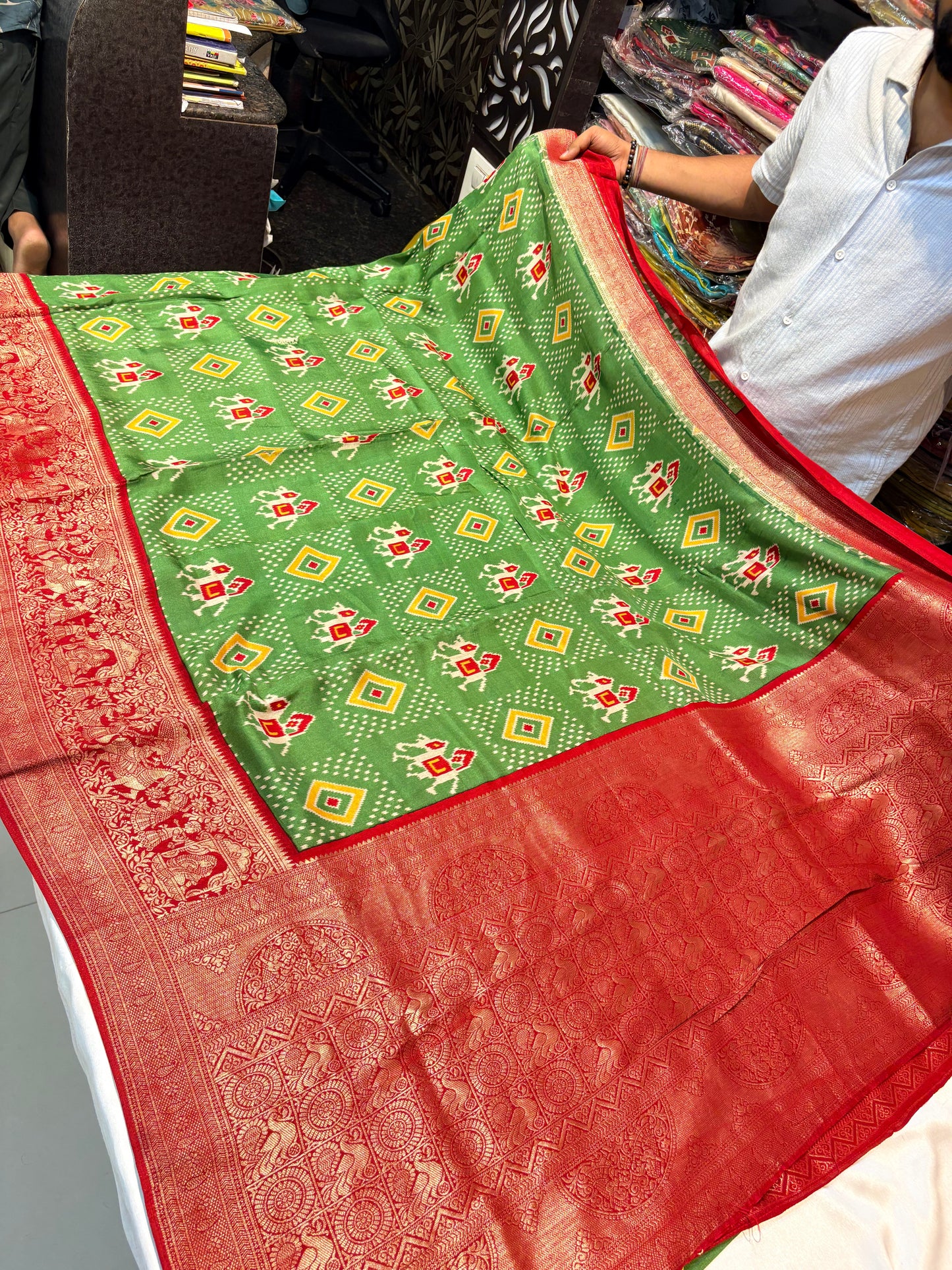 PREMIUM IKKAT PRINTED MOUNGA CREAPE WITH BANARASI BORDER