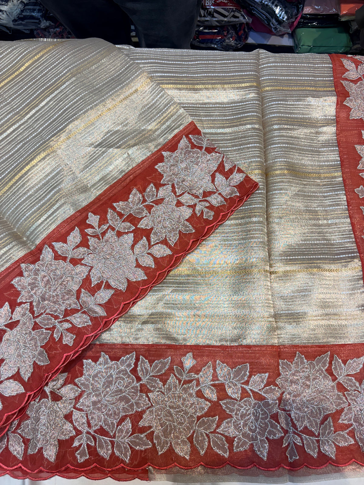 PREMIUM SOFT TISSUE WITH APPLIQUÉ WORK