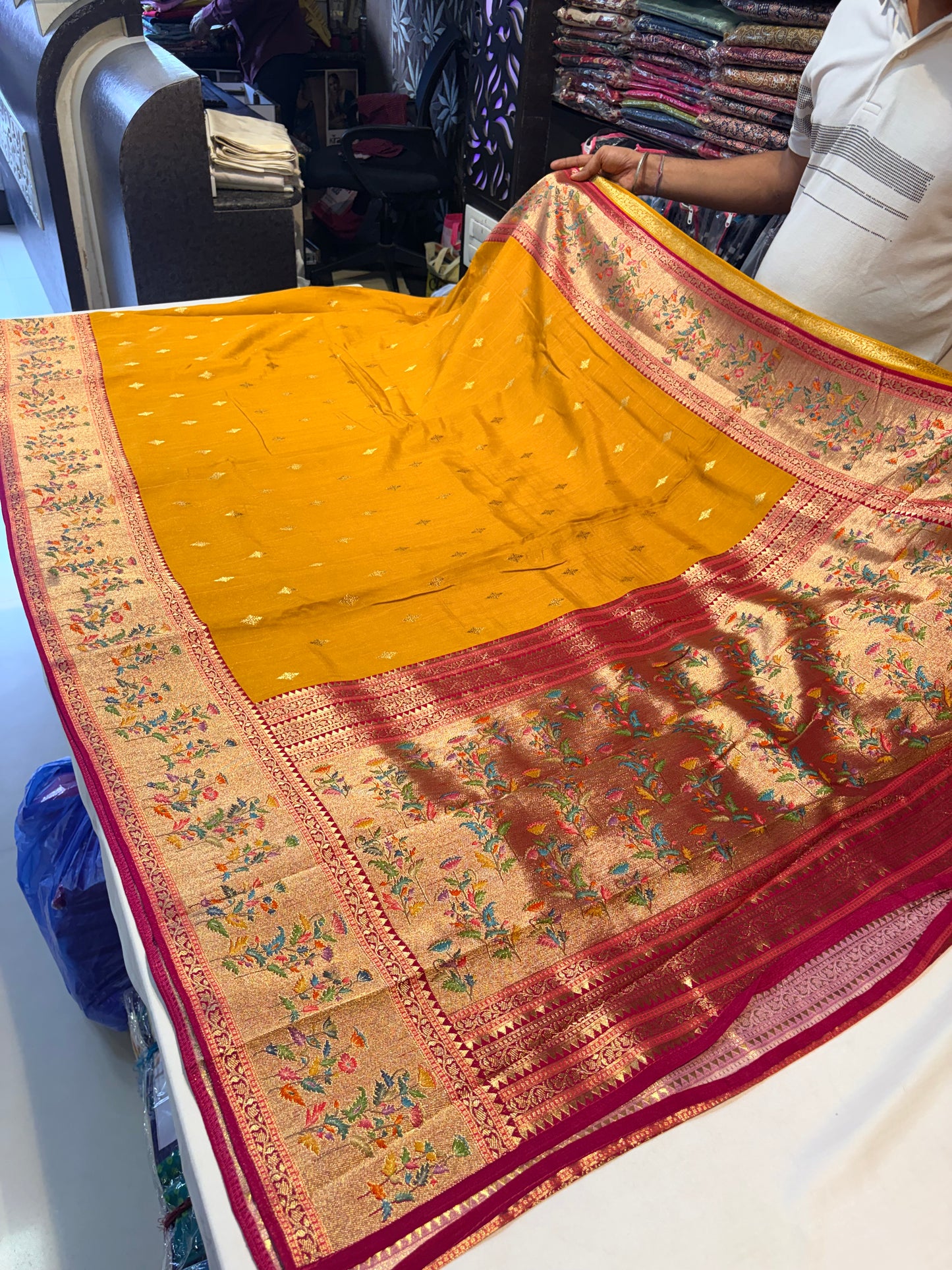 PREMIUM TUSSUR SILK SAREE WITH PASHMEENA BORDER