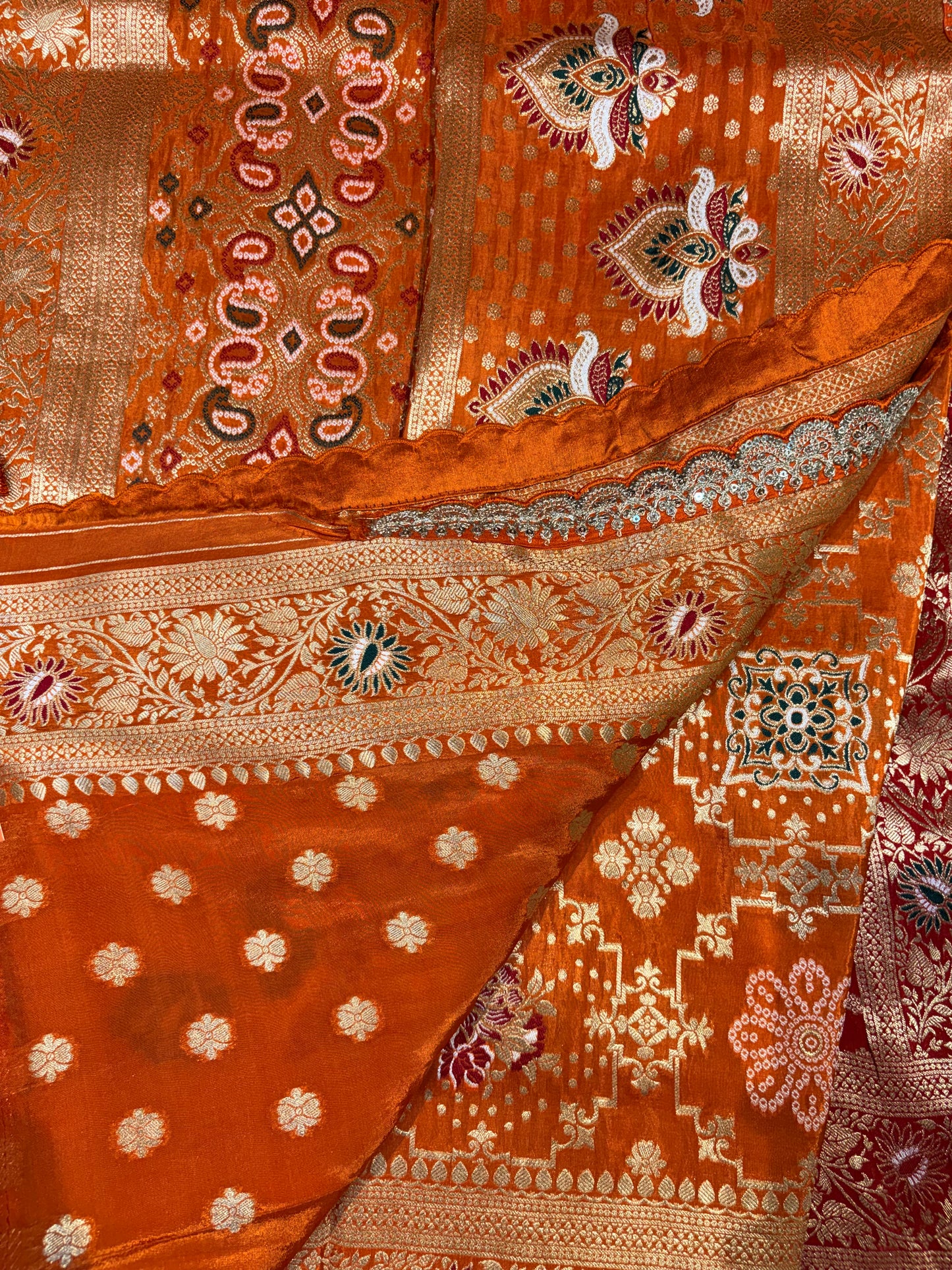 BANARASI GHARCHOLA SAREES
WITH LACE BORDER