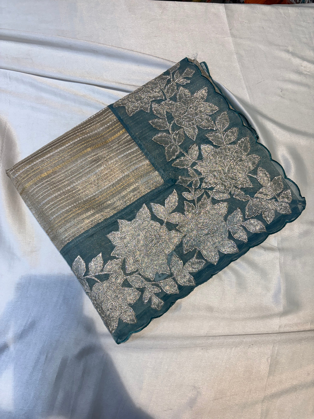 PREMIUM SOFT TISSUE WITH APPLIQUÉ WORK