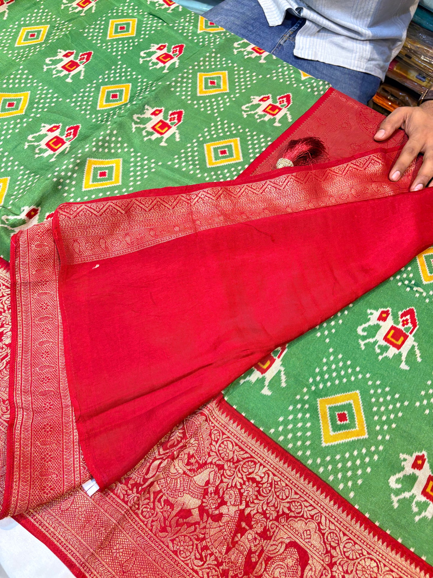 PREMIUM IKKAT PRINTED MOUNGA CREAPE WITH BANARASI BORDER