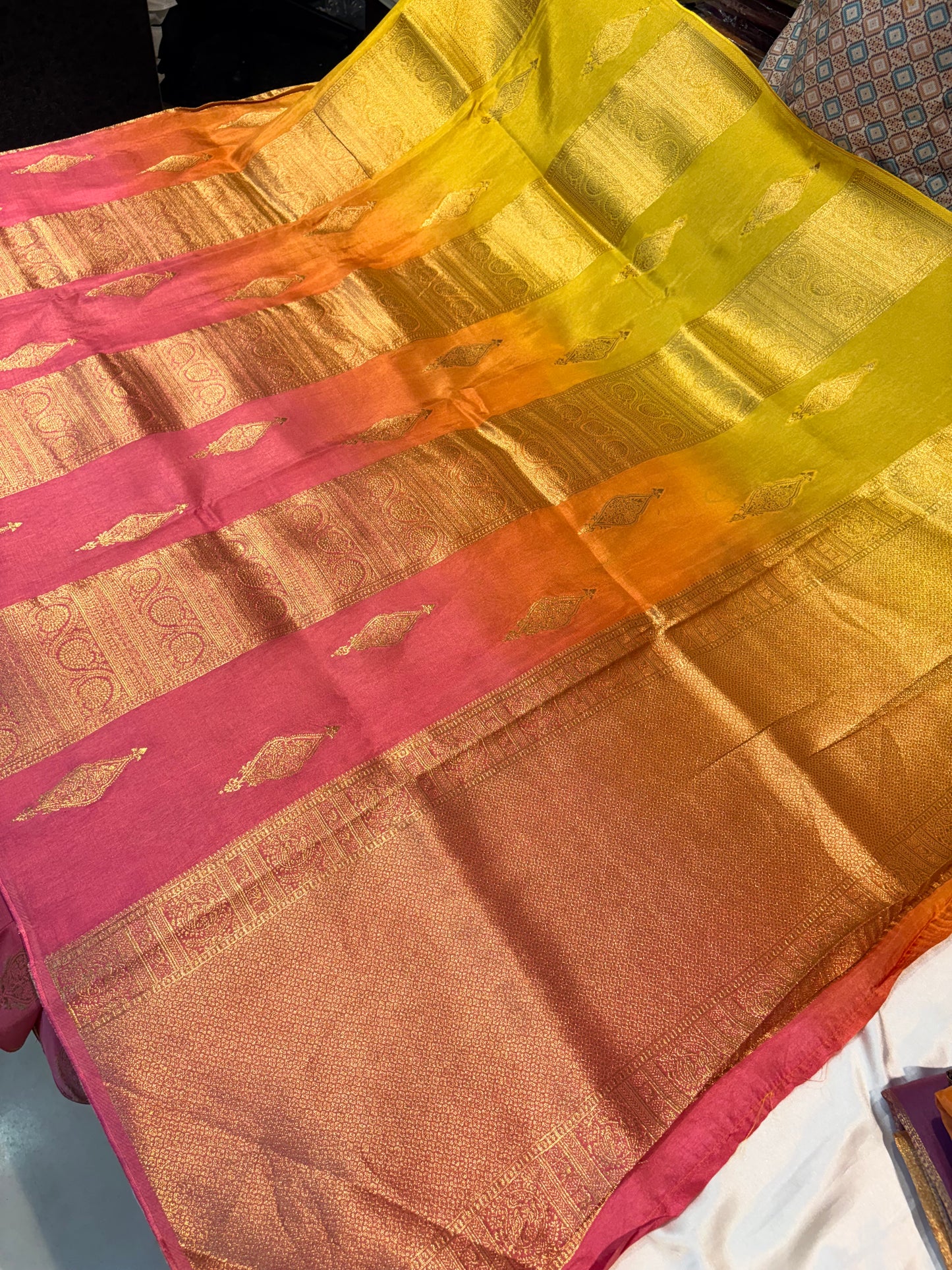 Mounga silk saree in dual shade