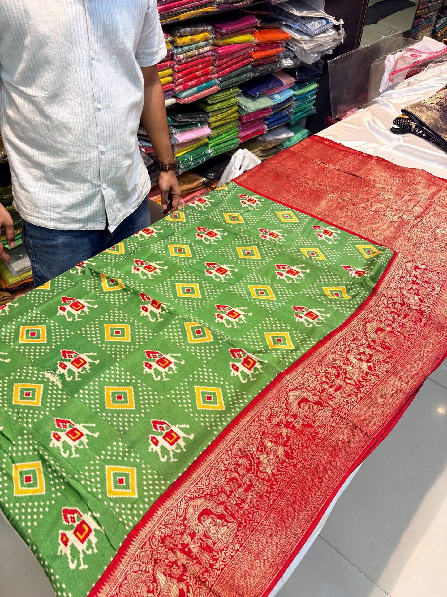 PREMIUM IKKAT PRINTED MOUNGA CREAPE WITH BANARASI BORDER