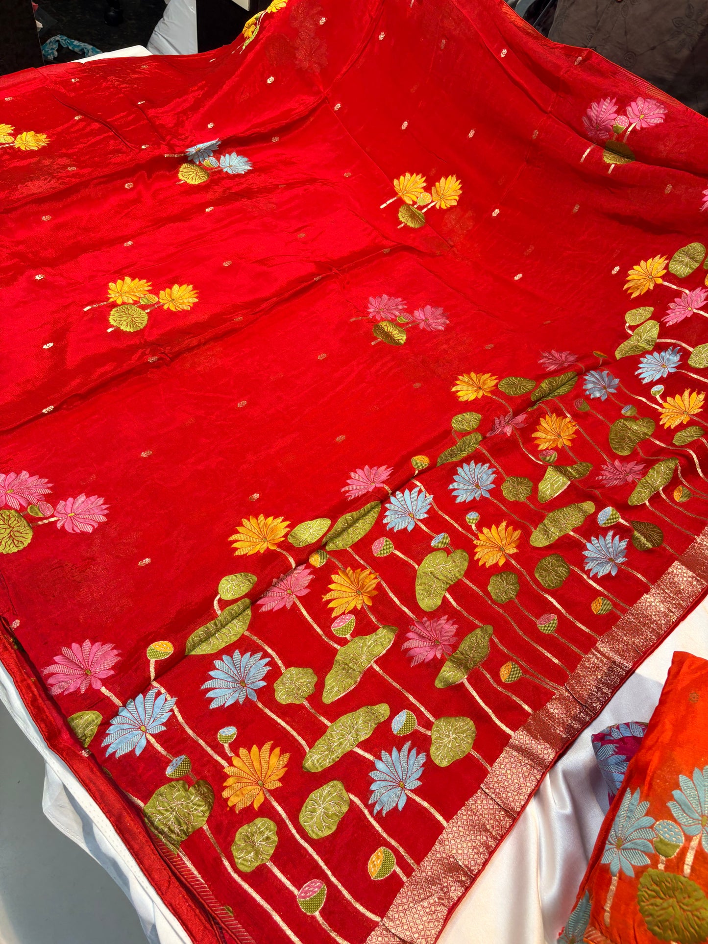 PREMIUM KOLKATA CREAPE SAREE WITH MEENA BUTTA