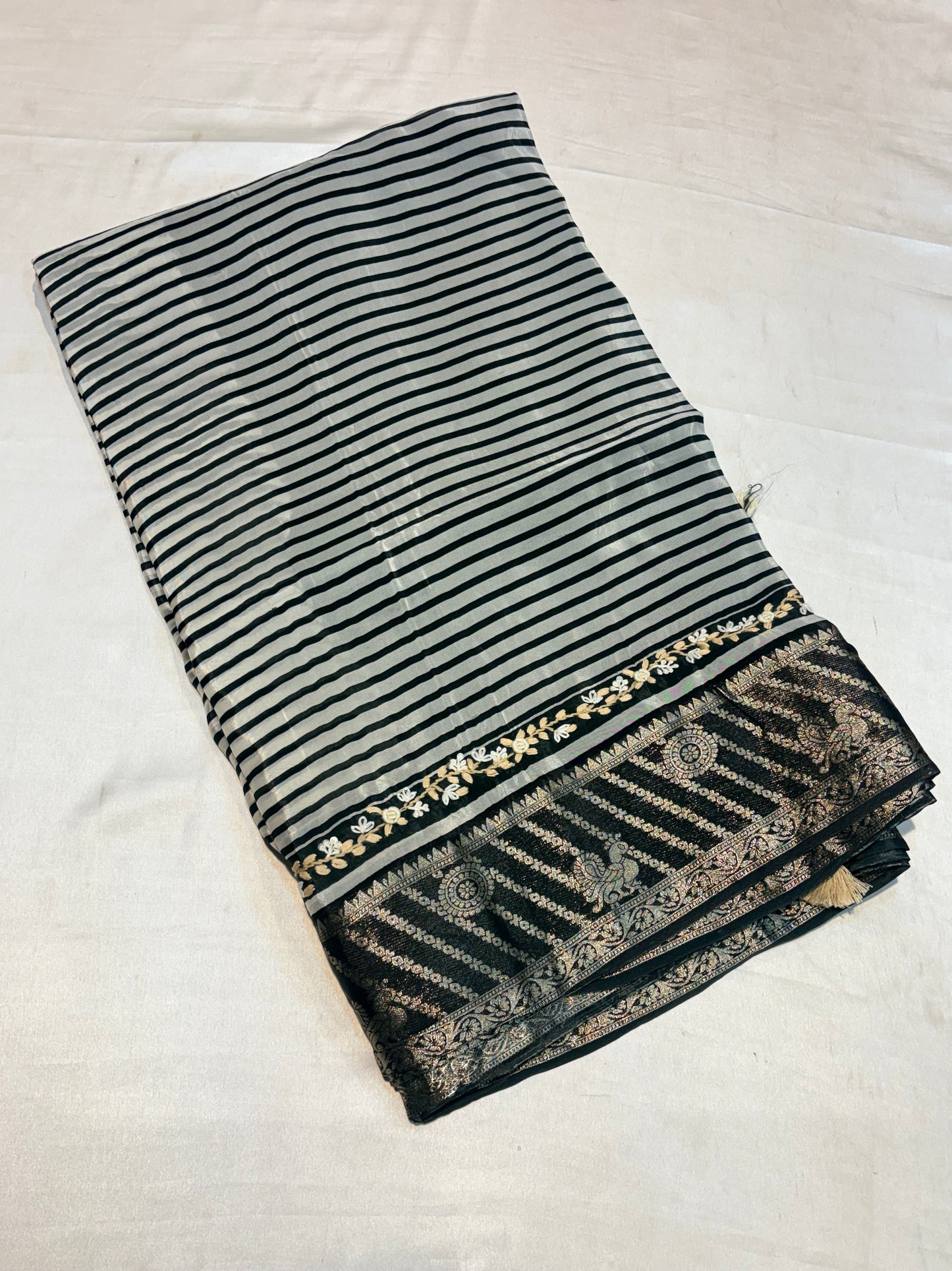 PREMIUM CREAPE SAREE WITH FRENCH KNOT WORK